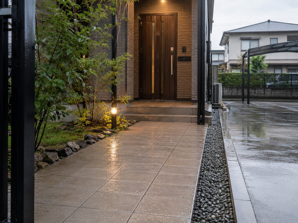 雨の外構