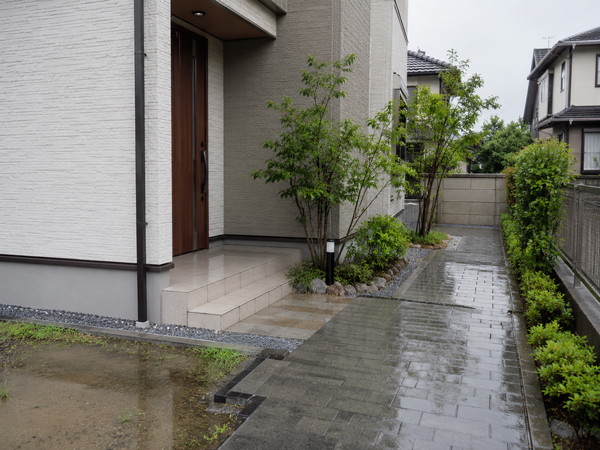 雨の外構